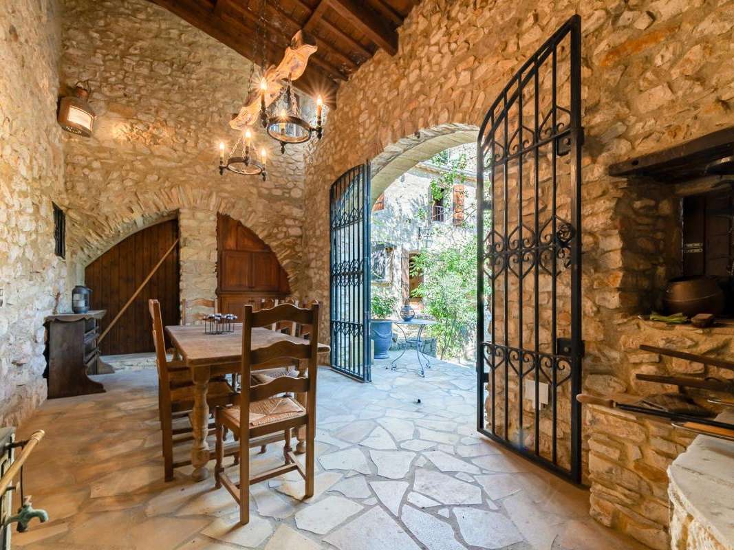 House Saint-Victor-la-Coste