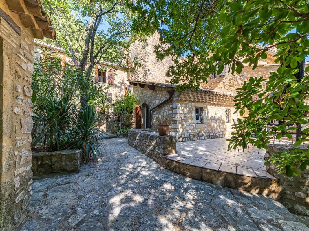 House Saint-Victor-la-Coste