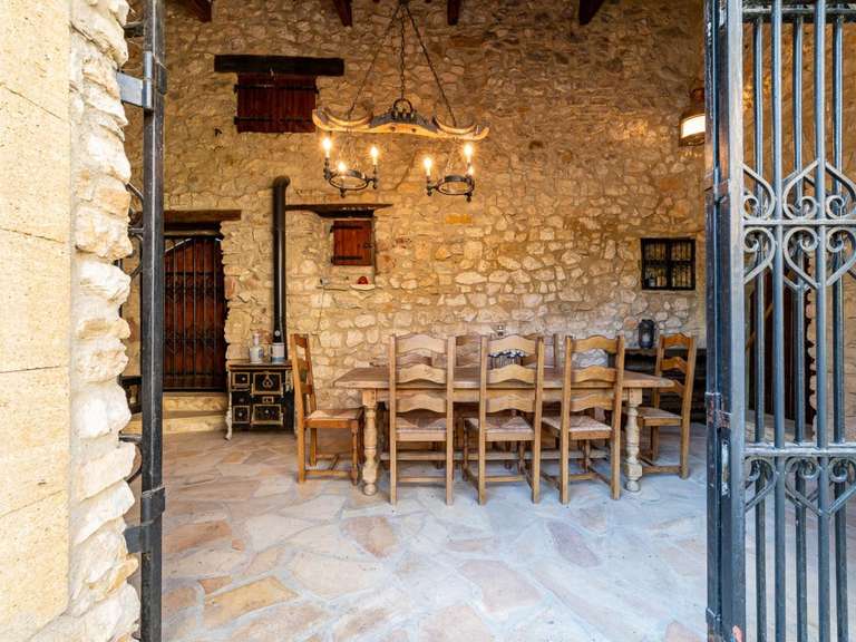 Maison Saint-Victor-la-Coste - 5 chambres - 216m²
