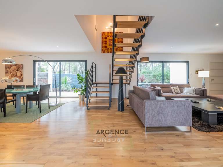 Maison Saint-Vincent-de-Barbeyrargues - 5 chambres - 220m²