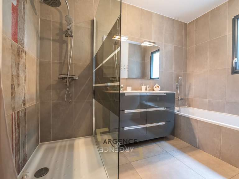 Maison Saint-Vincent-de-Barbeyrargues - 5 chambres - 220m²