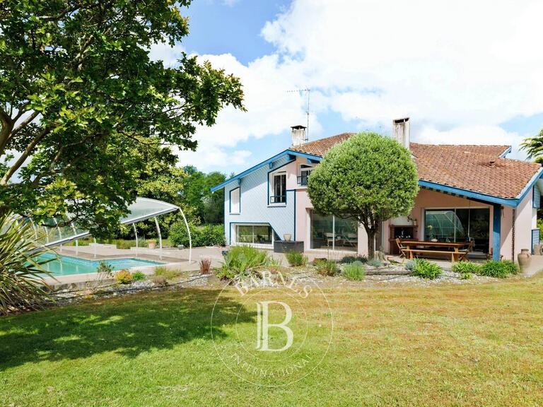 Maison Saint-Vincent-de-Tyrosse - 5 chambres - 240m²