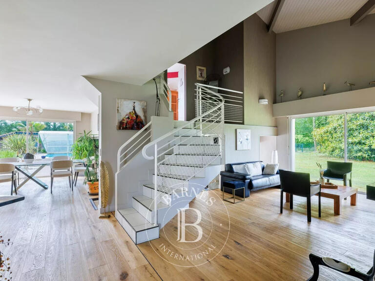 Maison Saint-Vincent-de-Tyrosse - 5 chambres - 240m²