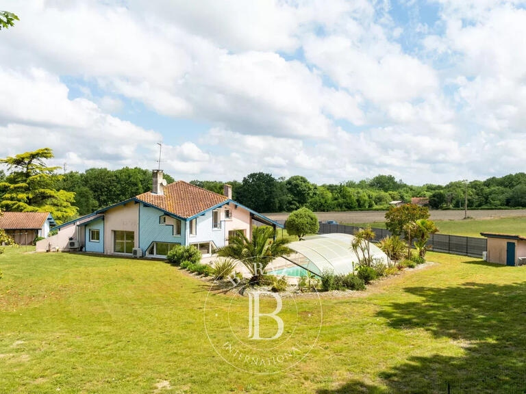 Maison Saint-Vincent-de-Tyrosse - 5 chambres - 240m²