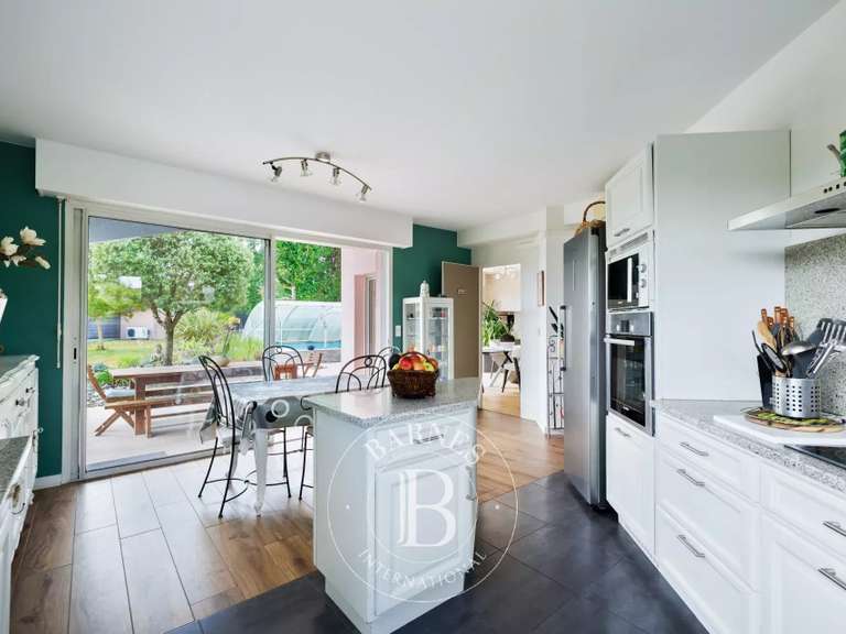 Maison Saint-Vincent-de-Tyrosse - 5 chambres - 240m²