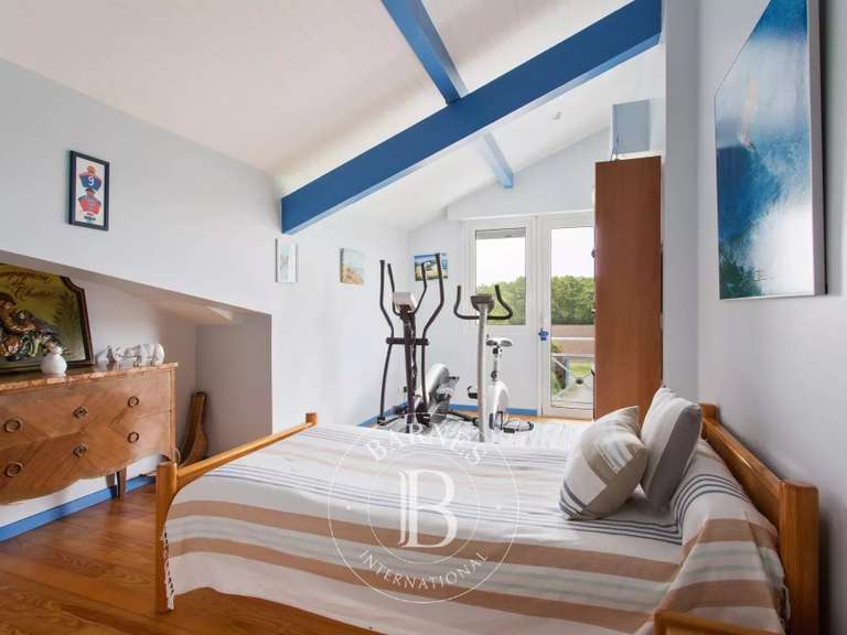 Maison Saint-Vincent-de-Tyrosse - 5 chambres - 240m²