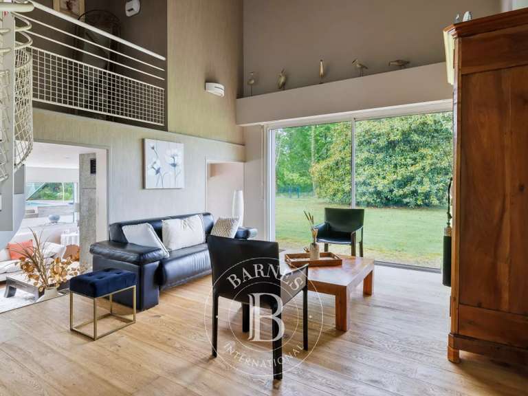 Maison Saint-Vincent-de-Tyrosse - 5 chambres - 240m²