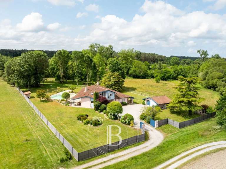 Maison Saint-Vincent-de-Tyrosse - 5 chambres - 240m²