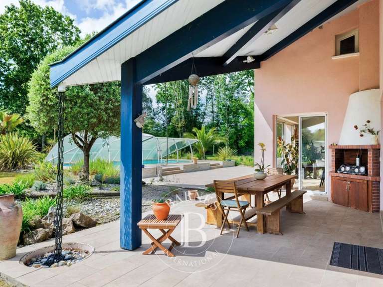 Maison Saint-Vincent-de-Tyrosse - 5 chambres - 240m²