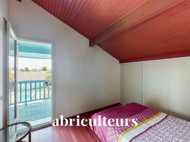 Maison Saint-Vincent-de-Tyrosse - 4 chambres - 213m²