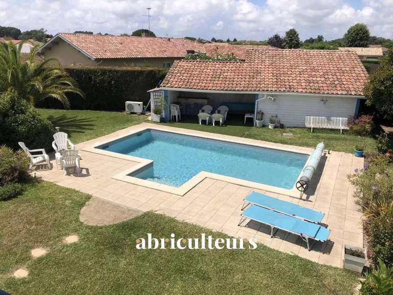 House Saint-Vincent-de-Tyrosse - 4 bedrooms - 160m²