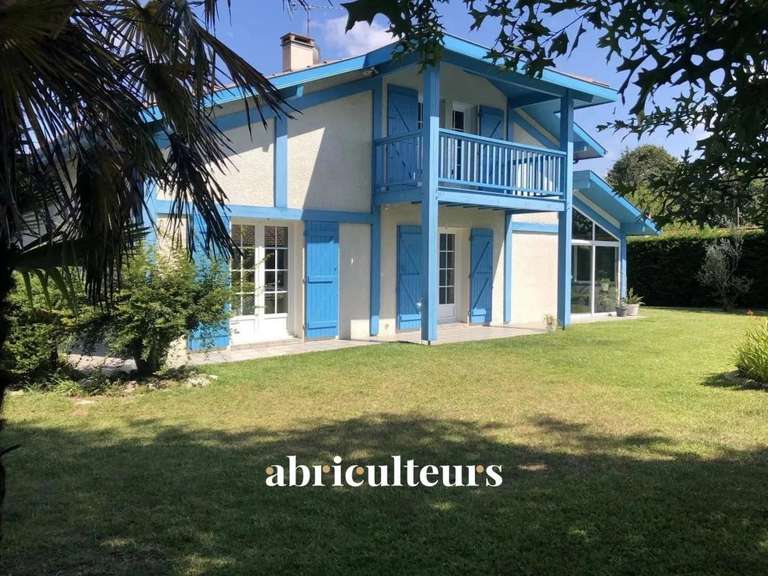 House Saint-Vincent-de-Tyrosse - 4 bedrooms - 160m²
