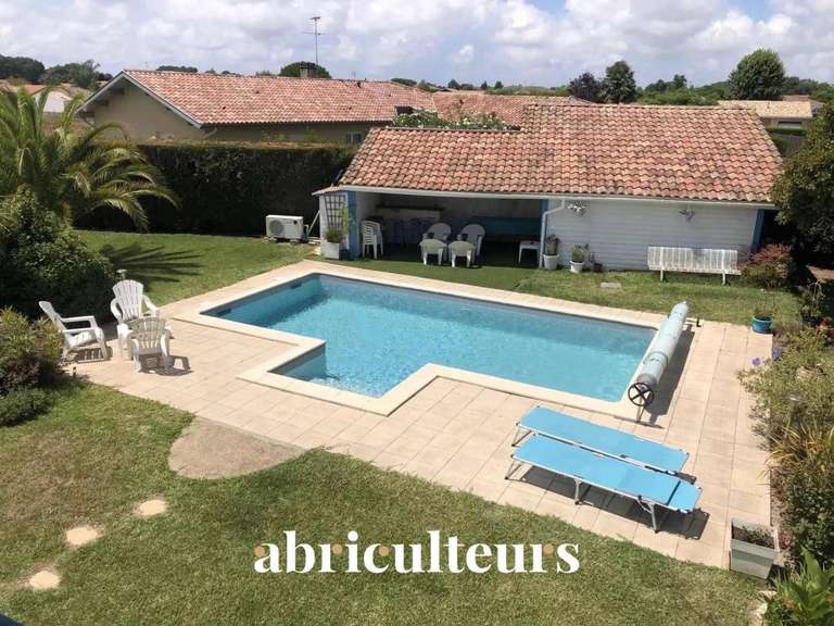 Maison Saint-Vincent-de-Tyrosse - 4 chambres - 160m²