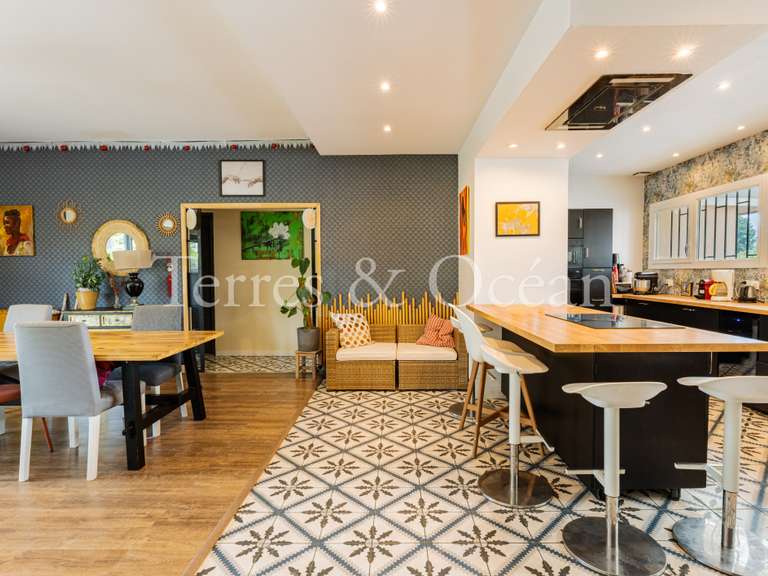 Maison Saint-Vincent-de-Tyrosse - 6 chambres - 336m²
