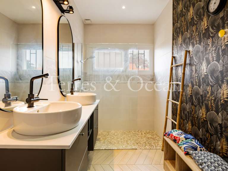 Maison Saint-Vincent-de-Tyrosse - 6 chambres - 336m²