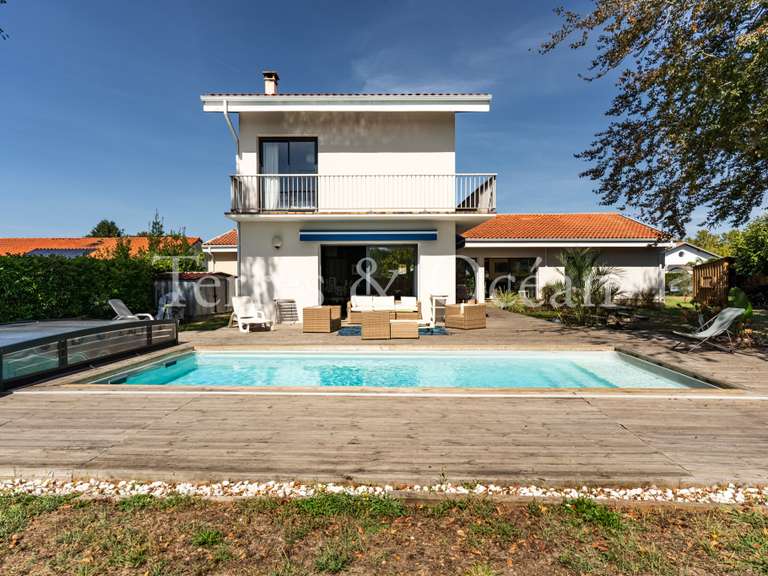 Maison Saint-Vincent-de-Tyrosse - 6 chambres - 336m²