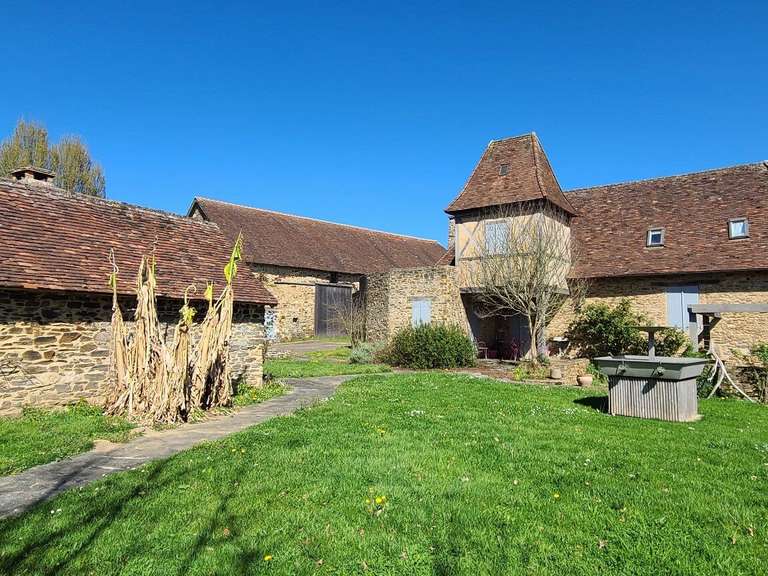 House Saint-Yrieix-la-Perche - 4 bedrooms - 154m²
