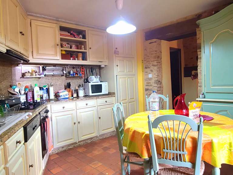 House Saint-Yrieix-la-Perche - 4 bedrooms - 154m²
