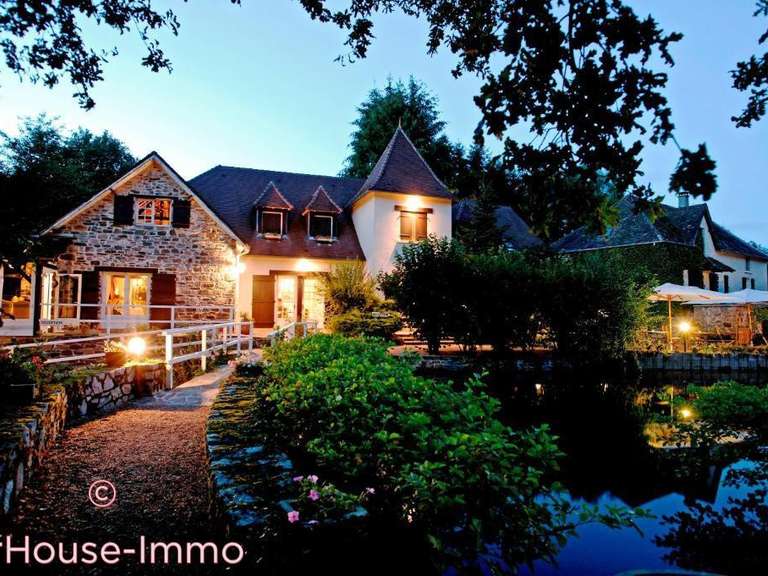 Villa Saint-Yrieix-la-Perche - 13 chambres - 675m²