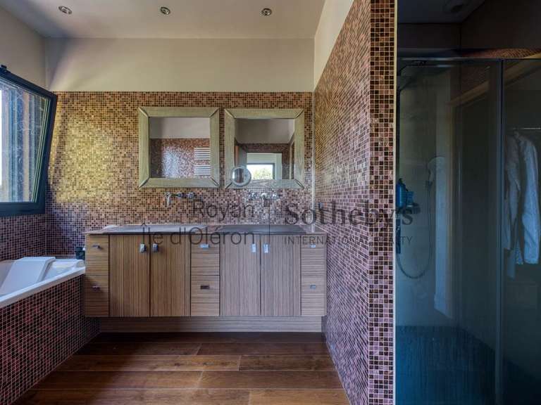 Maison Saint-Yrieix-sur-Charente - 7 chambres - 478m²