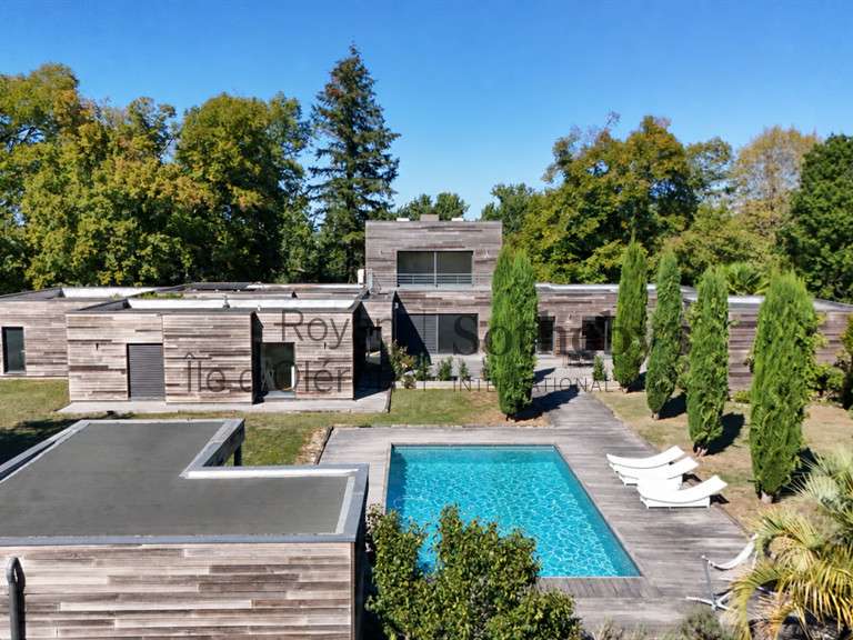 Maison Saint-Yrieix-sur-Charente - 7 chambres - 478m²