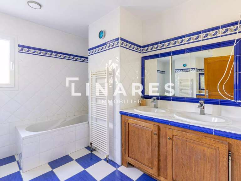 Maison Saint-Zacharie - 4 chambres - 145m²