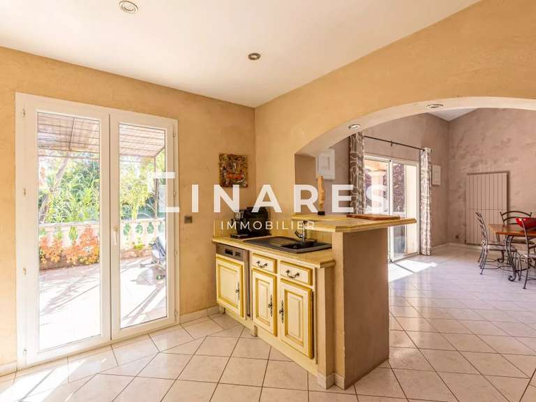 Maison Saint-Zacharie - 4 chambres - 145m²