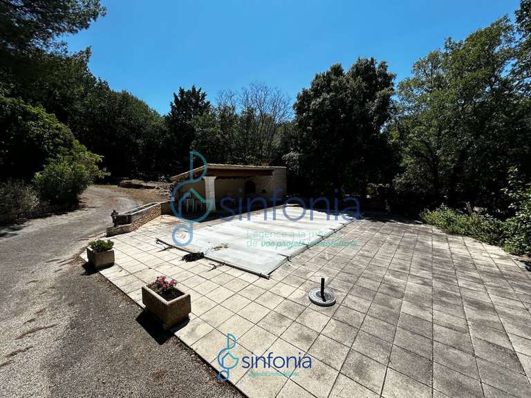 Maison Sainte-Anastasie - 5 chambres - 246m²