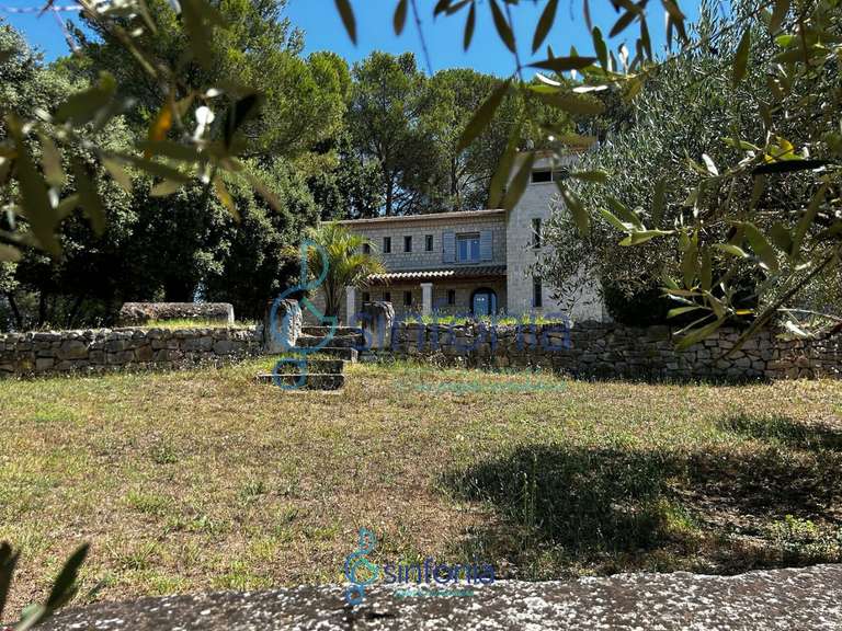 Maison Sainte-Anastasie - 5 chambres - 246m²