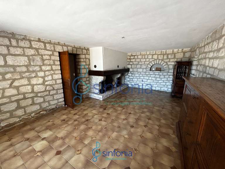 Maison Sainte-Anastasie - 5 chambres - 246m²