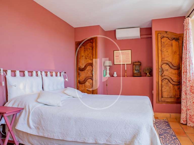 Maison Sainte-Cécile-les-Vignes - 5 chambres - 257m²