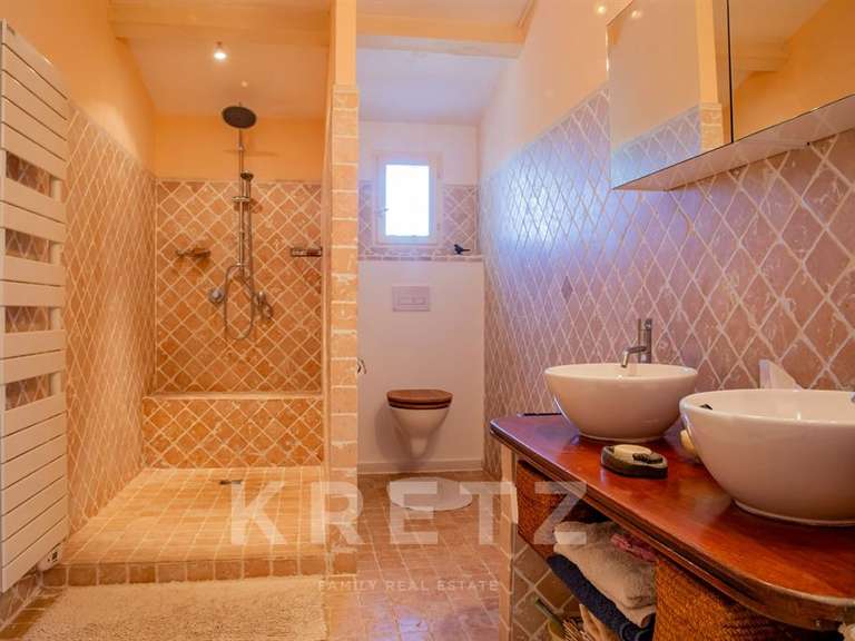 Maison Sainte-Cécile-les-Vignes - 5 chambres - 257m²