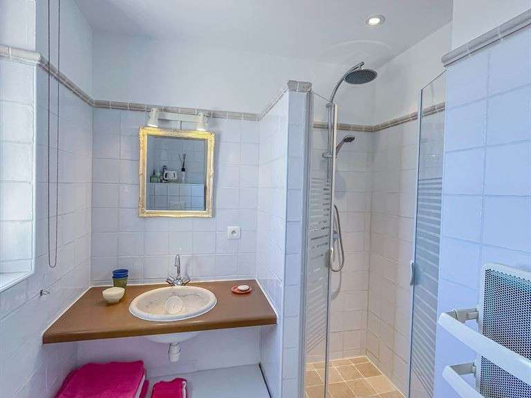 Maison Sainte-Cécile-les-Vignes - 5 chambres - 257m²