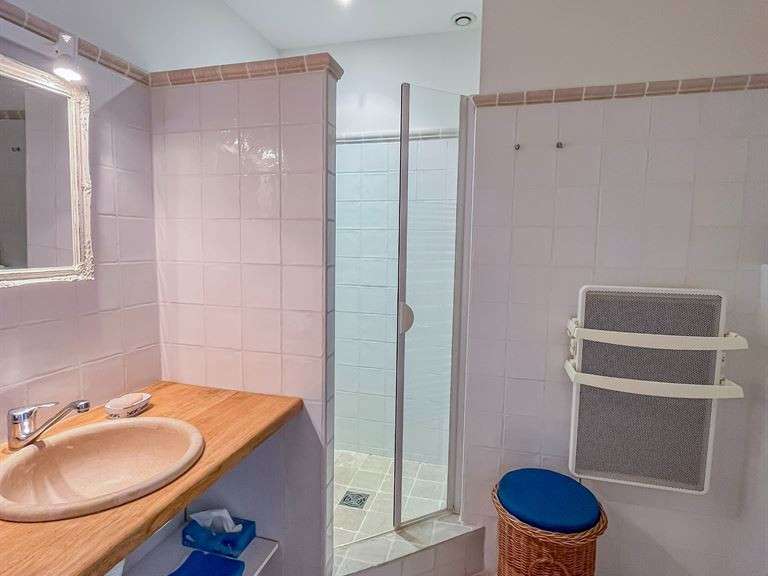 Maison Sainte-Cécile-les-Vignes - 5 chambres - 257m²