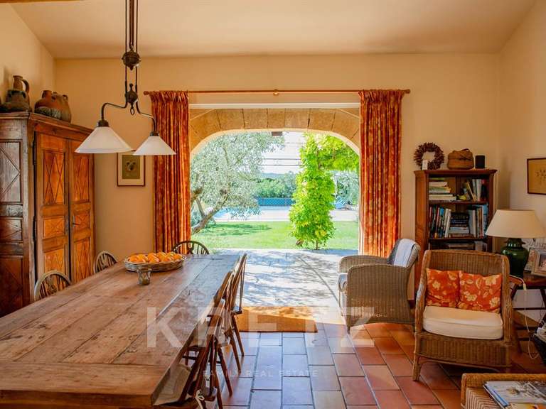 Maison Sainte-Cécile-les-Vignes - 5 chambres - 257m²