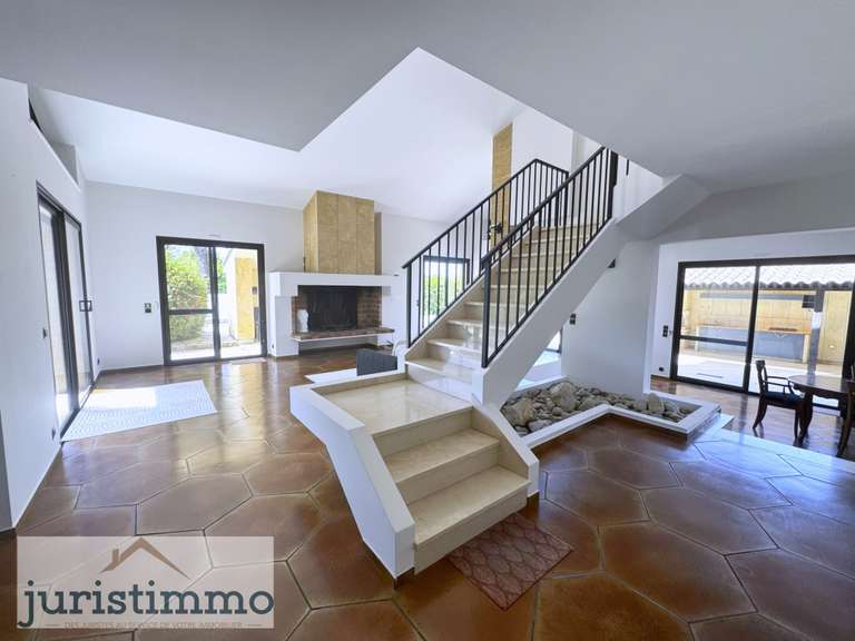 Maison Sainte-Cécile-les-Vignes - 3 chambres - 210m²