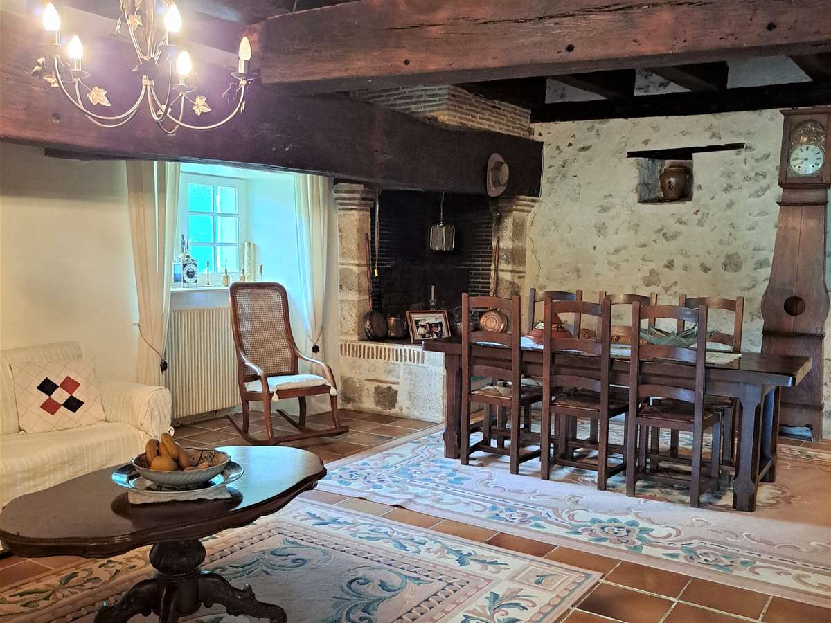 Maison Sainte-Colombe-de-Villeneuve