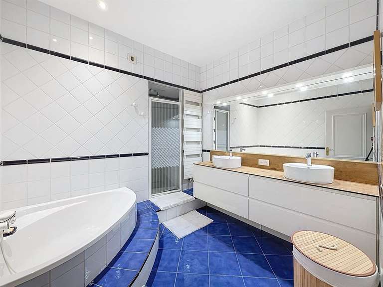 Apartment Sainte-Foy-lès-Lyon - 3 bedrooms - 130m²