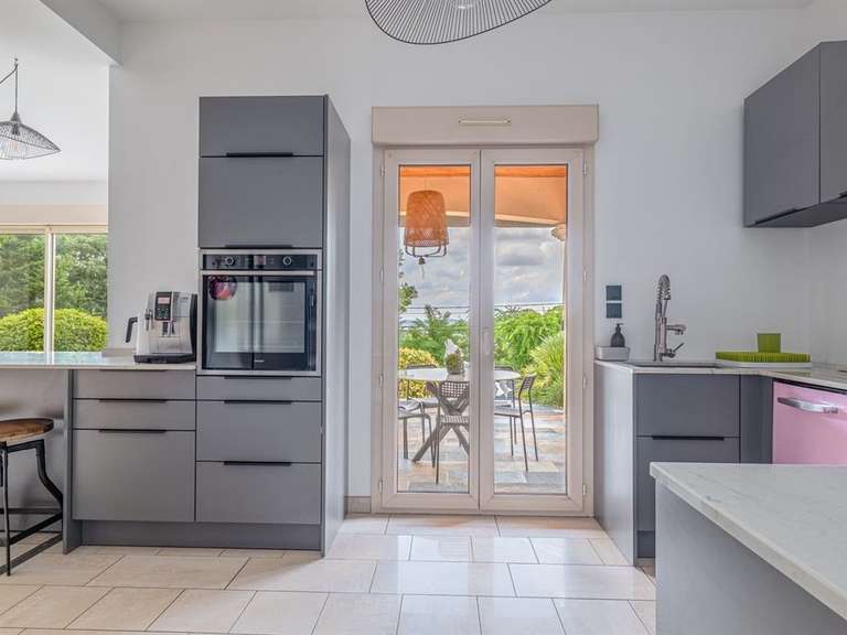 Maison Sainte-Foy-lès-Lyon - 4 chambres - 245m²