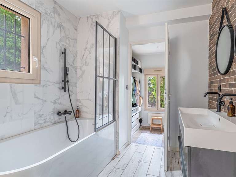 Maison Sainte-Foy-lès-Lyon - 4 chambres - 245m²