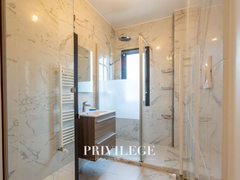 House Sainte-Foy-lès-Lyon - 4 bedrooms - 198m²