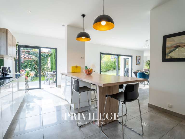 House Sainte-Foy-lès-Lyon - 4 bedrooms - 198m²