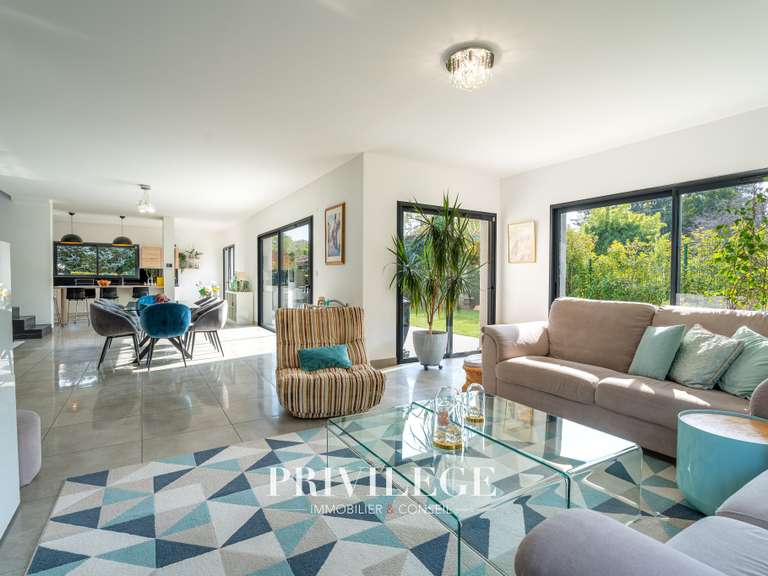 House Sainte-Foy-lès-Lyon - 4 bedrooms - 198m²