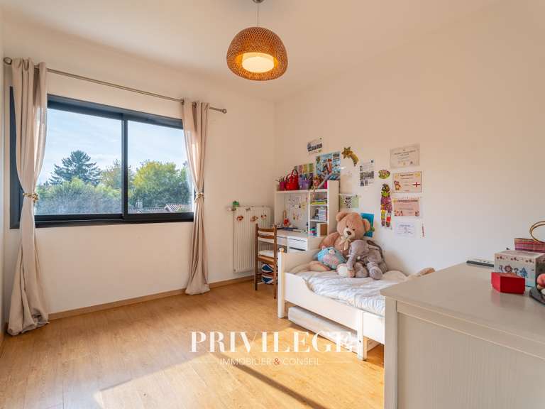 House Sainte-Foy-lès-Lyon - 4 bedrooms - 198m²