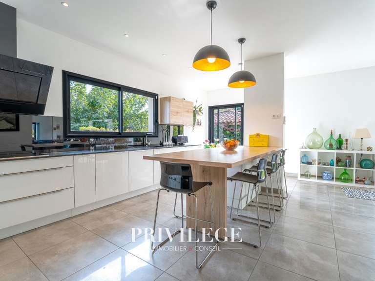 House Sainte-Foy-lès-Lyon - 4 bedrooms - 198m²