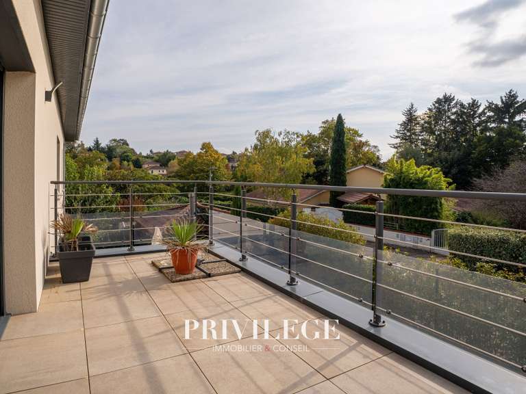House Sainte-Foy-lès-Lyon - 4 bedrooms - 198m²