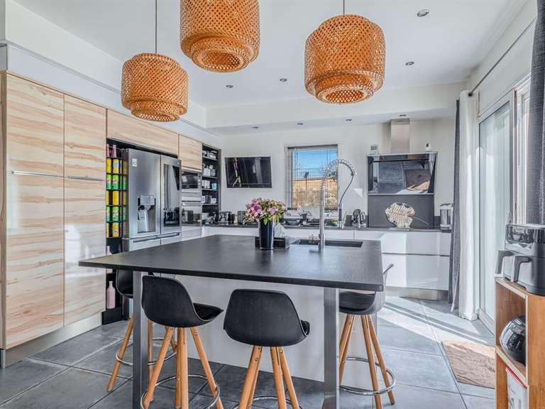 Maison Sainte-Foy-lès-Lyon - 4 chambres - 190m²