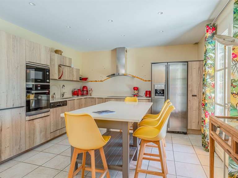 House Sainte-Foy-lès-Lyon - 6 bedrooms - 338m²