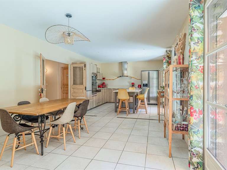 House Sainte-Foy-lès-Lyon - 6 bedrooms - 338m²