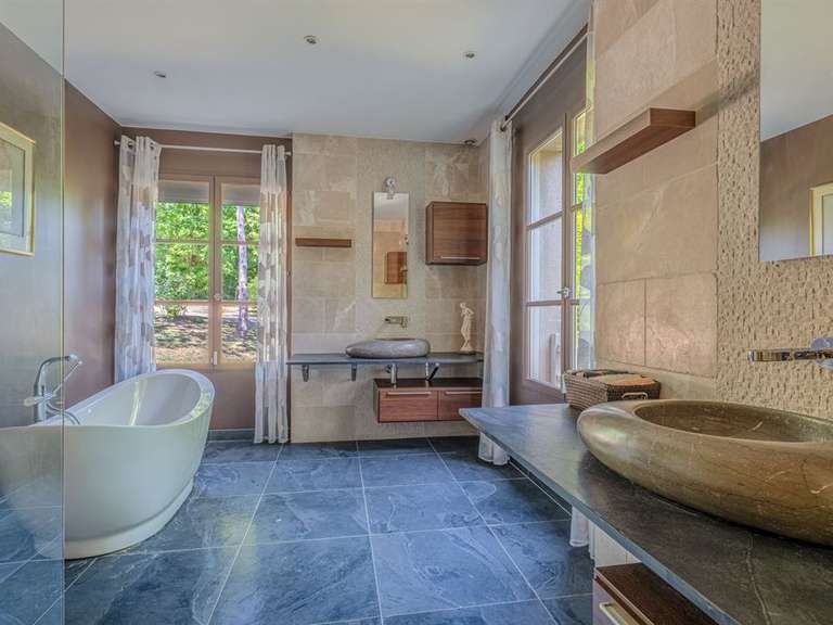 House Sainte-Foy-lès-Lyon - 6 bedrooms - 338m²